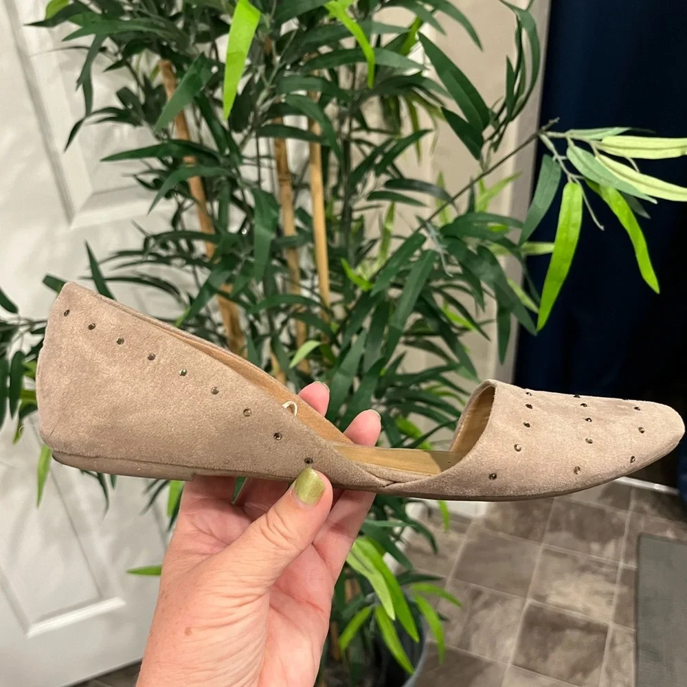 Seychelles brand taupe flat with rhinestone detail - Picture 7 of 16